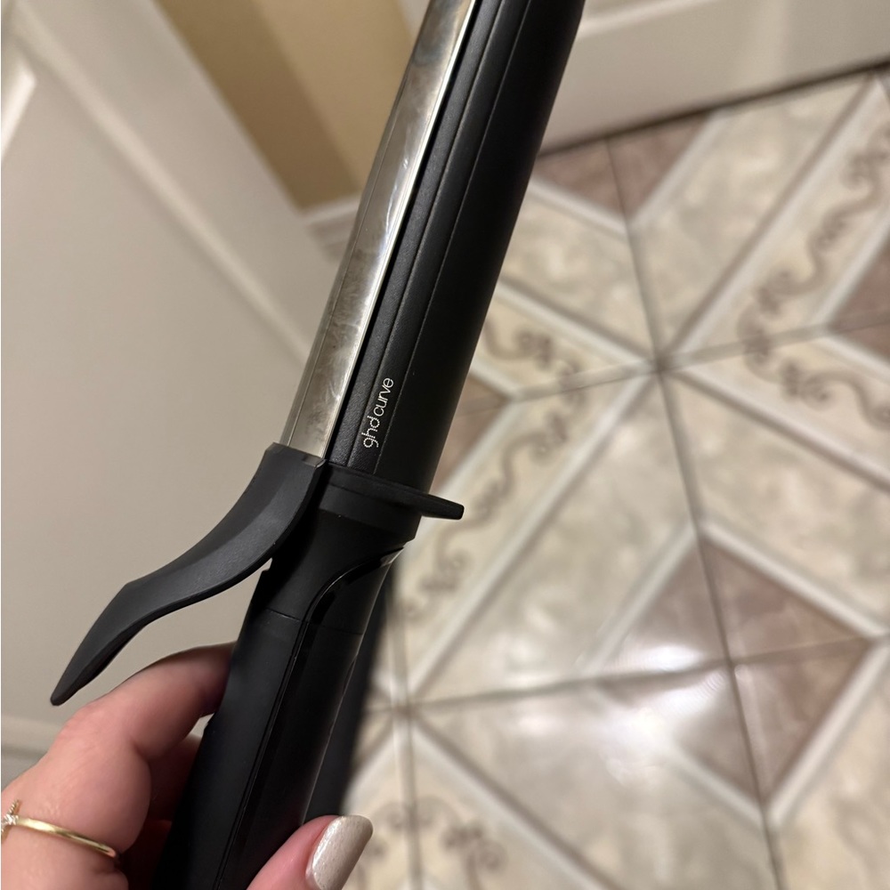 Ghd 1.25 curling iron - Picture 3 of 4